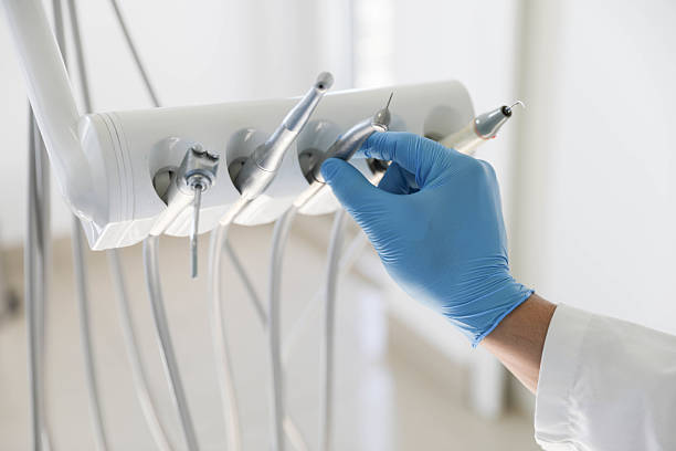 Professional Tooth Extraction technician working in Reno, TX